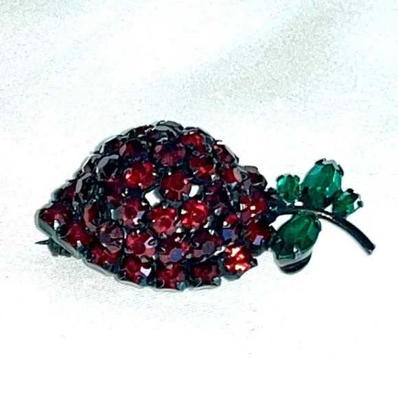 Vintage Warner Rhinestone Brooch Plum Strawberry Red Green Fruit Black Japanned - Picture 2 of 4